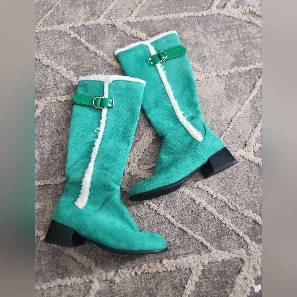 Womans Retro Warm Green Mid Calf Boots With A Round Toe And Zippers